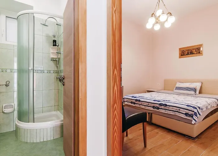 펜션 Amazing In With Sauna 자다르