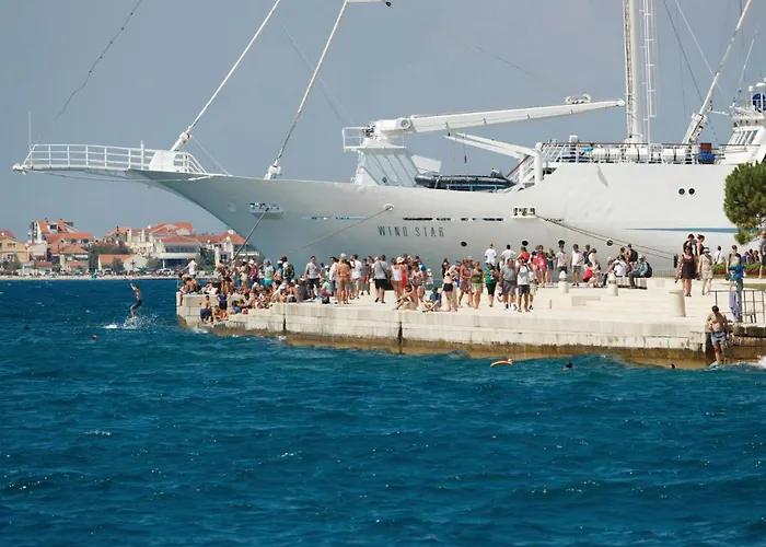 Amazing In With Sauna 펜션 자다르