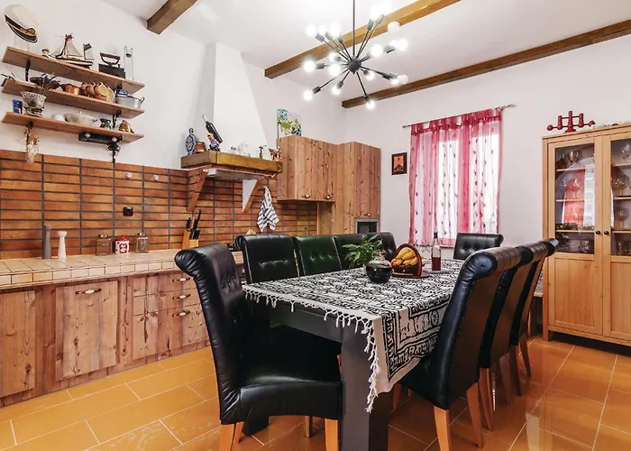 Amazing In With Sauna 자다르